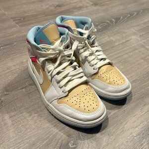 Jordan 1 Mid Sesame